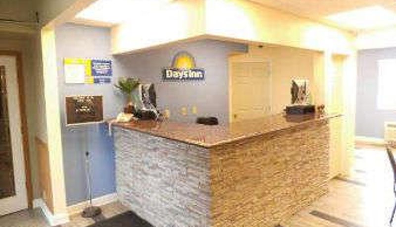 Salón - Days Inn by Wyndham West Branch Iowa City Area