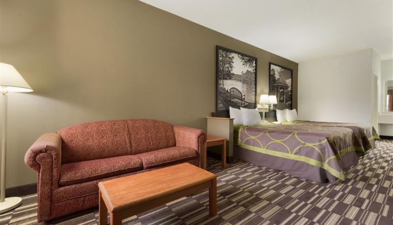 Suite - Super 8 by Wyndham Chatsworth/Dalton