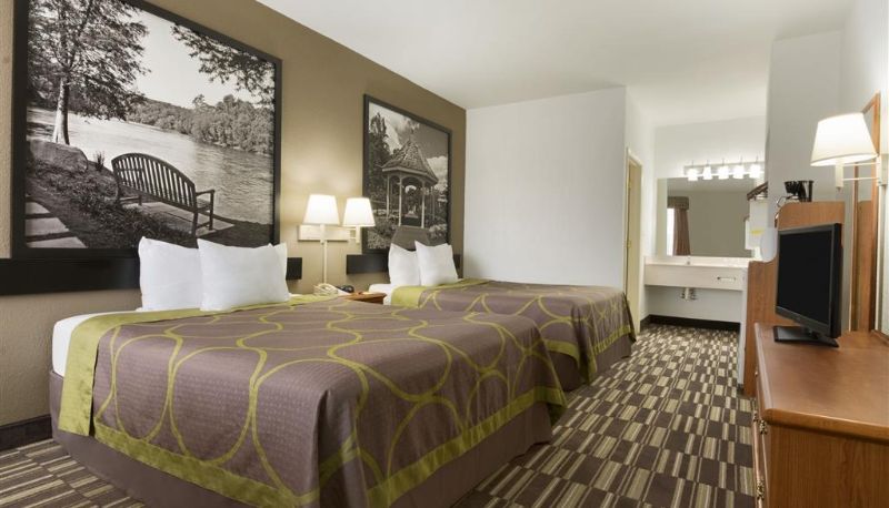 Room - Super 8 by Wyndham Chatsworth/Dalton