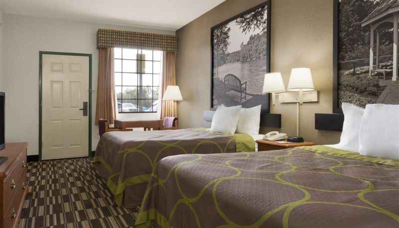 Room - Super 8 by Wyndham Chatsworth/Dalton