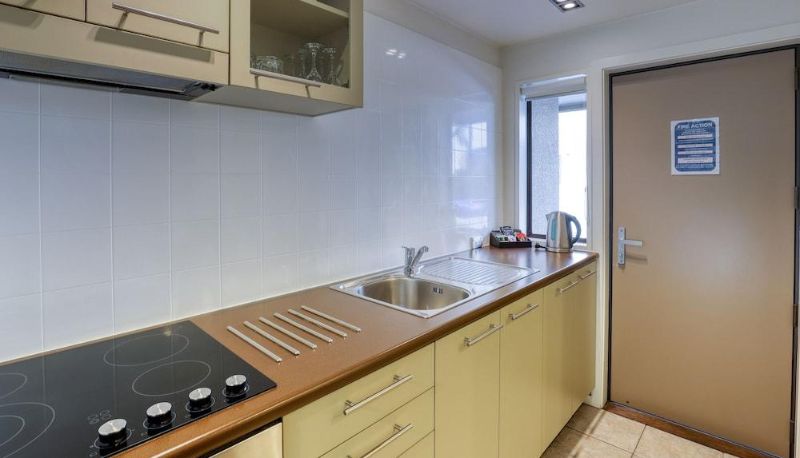 Apartment - GARDEN COURT SUITES AND APARTMENTS