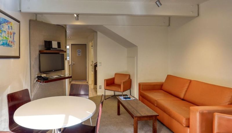 Apartment - GARDEN COURT SUITES AND APARTMENTS