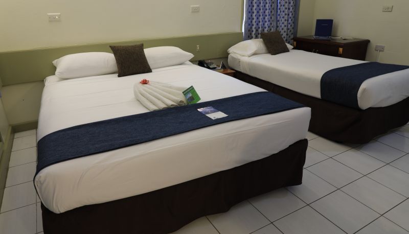 Zimmer - Huon Gulf Hotel and Apartments