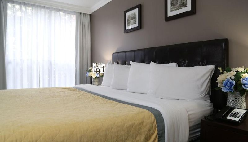 Camera standard - Edward Hotel North York
