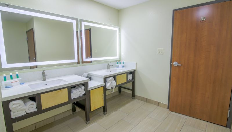 Camera - Holiday Inn Express & Suites RAYMONDVILLE by IHG