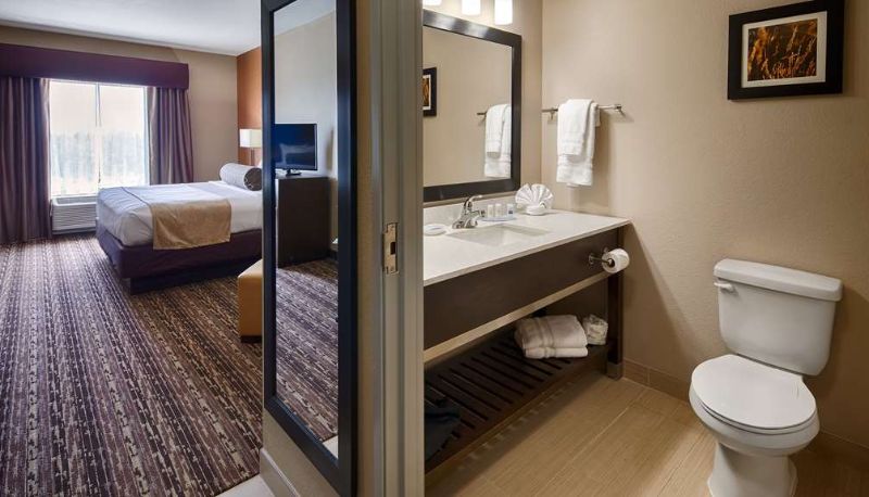 Room - Best Western Plus Elmendorf Hotel / San Antonio Hotel