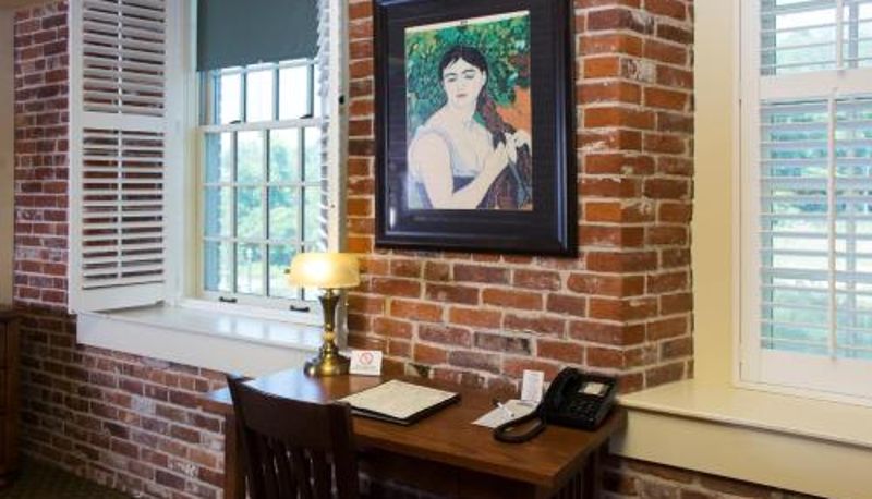 Suite - The Common Man Inn & Restaurant