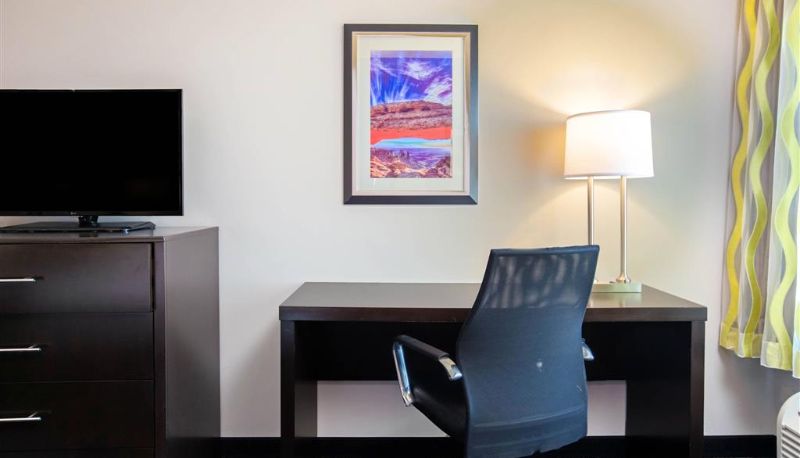 Camera - La Quinta Inn & Suites by Wyndham Cedar City
