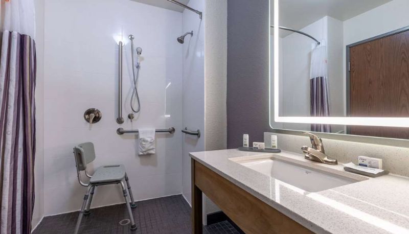 Kamer - La Quinta Inn & Suites by Wyndham Morgantown