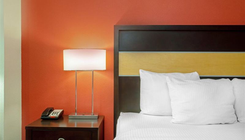 Kamer - La Quinta Inn & Suites by Wyndham Leesville Ft. Polk