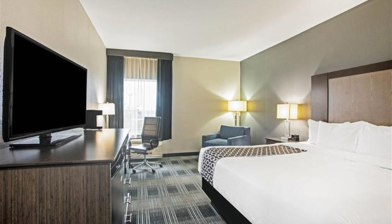 Camera - La Quinta Inn & Suites by Wyndham Victoria - South