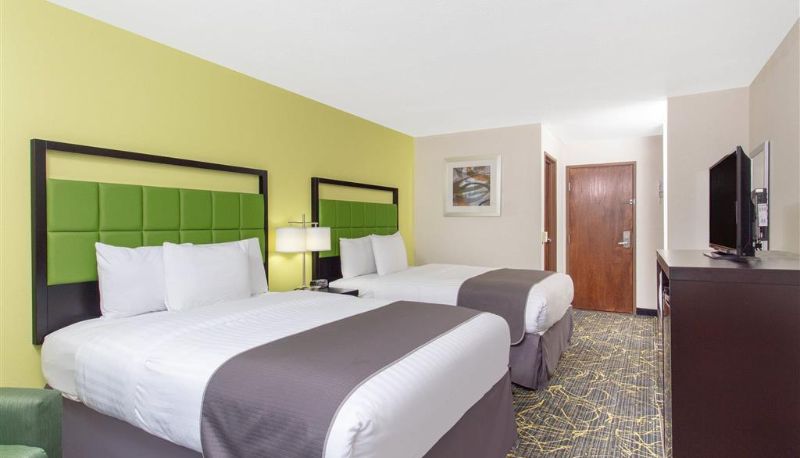 Pokój - AmericInn by Wyndham Delafield