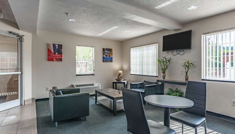 Hal - MOTEL 6 CHARLOTTE UNIVERSITY