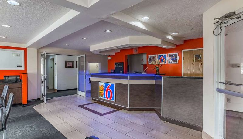 Hal - MOTEL 6 CHARLOTTE UNIVERSITY