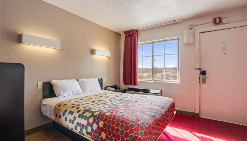 Zimmer - Econo Lodge Inn & Suites