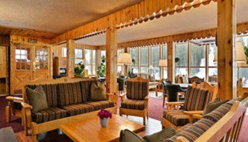 Hall - ALTA PERUVIAN LODGE