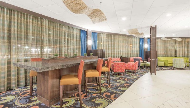 Hal - Ramada Plaza by Wyndham Fayetteville Fort Bragg Area
