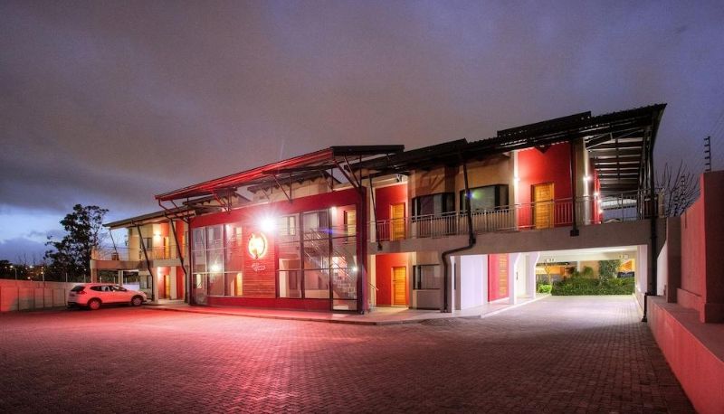 Buitenruimte van het hotel - Hotel Savoy and Conference Centre