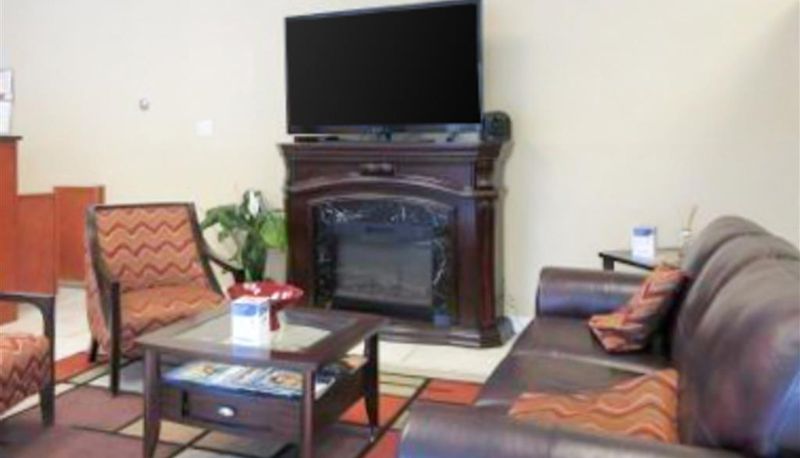 Hall - Quality Inn and Suites Airport