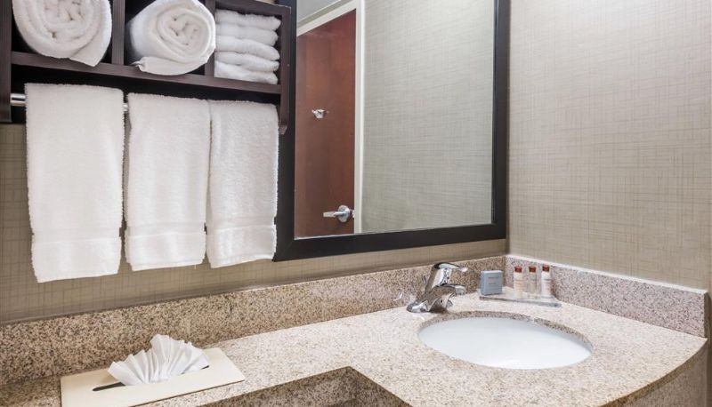 Room - Wingate by Wyndham Springfield