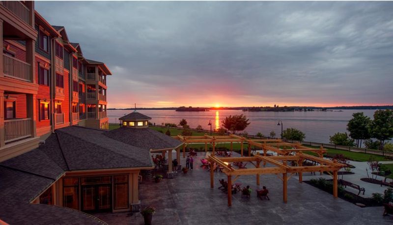 Widok na zewnątrz - 1000 Islands Harbor Hotel