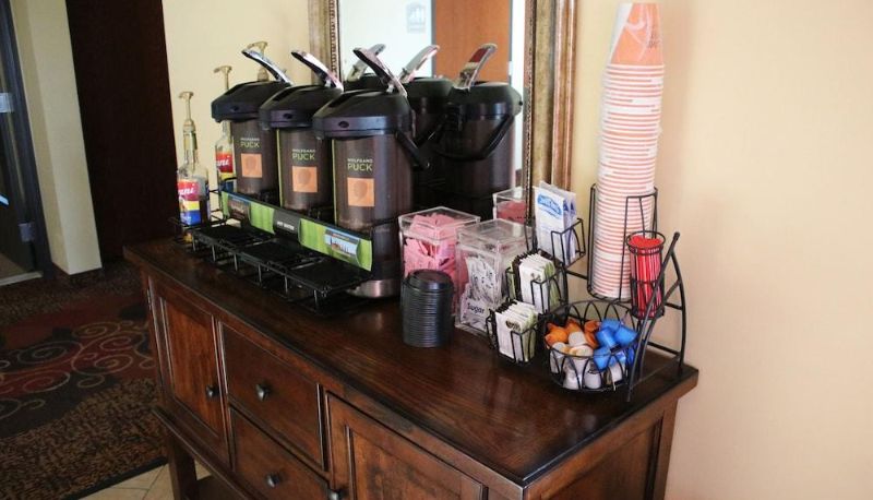 Café/Bistro - Edgewood Hotel and Suites