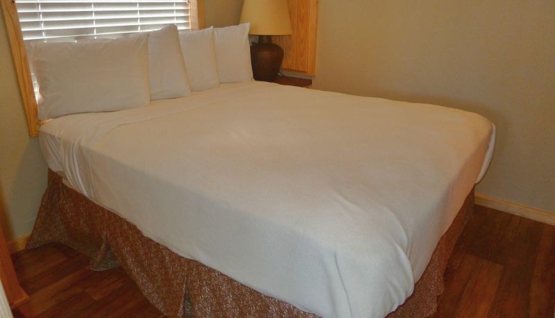 Zimmer - Hill Country Cottage and RV Re