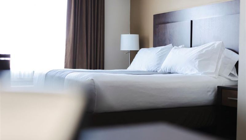 Camera - Best Western Plus Lacombe Inn & Suites