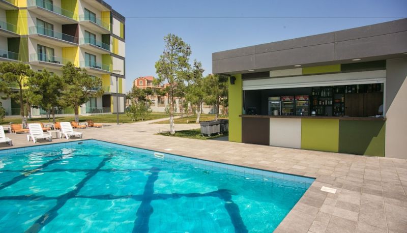 Piscina - Homebridge Hotel Apartments