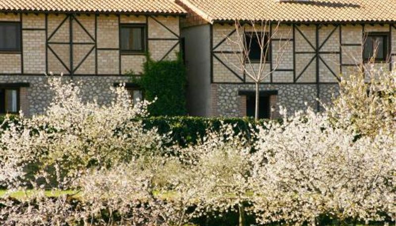 Bilgi - El Canchal de la Gallina -Cafetería -Aparcamiento gratis - Jacuzzi - Piscina de agua caliente abierta desde el 20 Marzo 2027