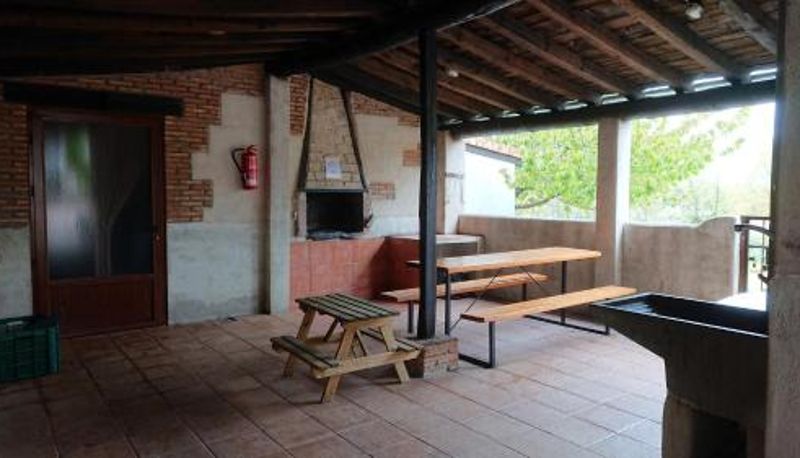 Bilgi - El Canchal de la Gallina -Cafetería -Aparcamiento gratis - Jacuzzi - Piscina de agua caliente abierta desde el 20 Marzo 2027
