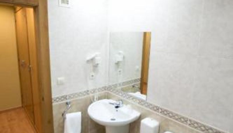 Info - HOTEL EL ROBLE PALENTINO