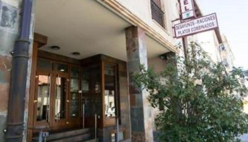 Info - HOTEL EL ROBLE PALENTINO