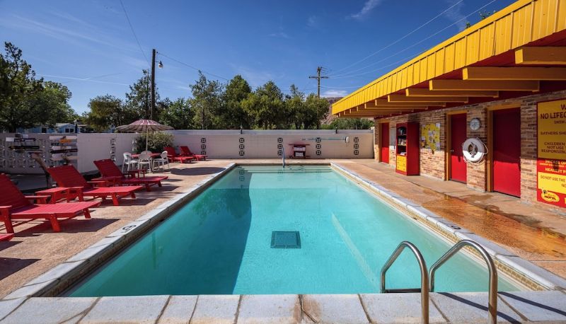 Havuz - Apache Motel