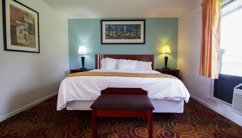 Camera - American Best Inn By OYO I-35 Perry