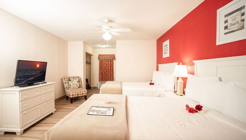 Daire - Island Sun Inn & Suites - Historic Venice & Beach Getaway