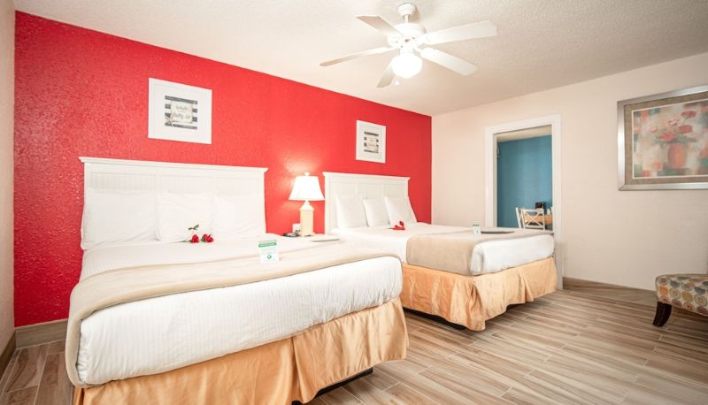 Daire - Island Sun Inn & Suites - Historic Venice & Beach Getaway