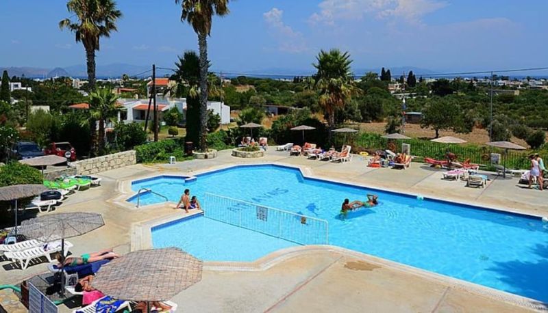 Havuz - Ampavris Family Apartments