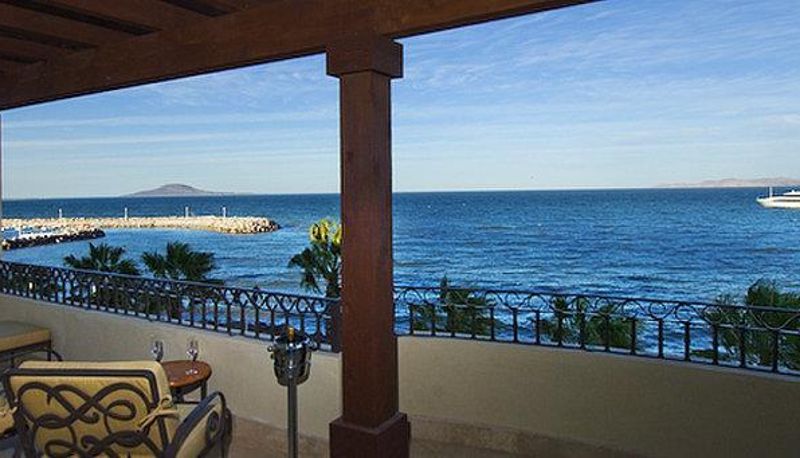 Hall - LA MISION HOTEL