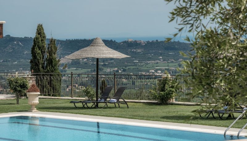 Piscina - Agrikia Villa
