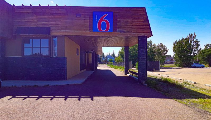 Widok na zewnątrz - AB Motel 6 Brooks
