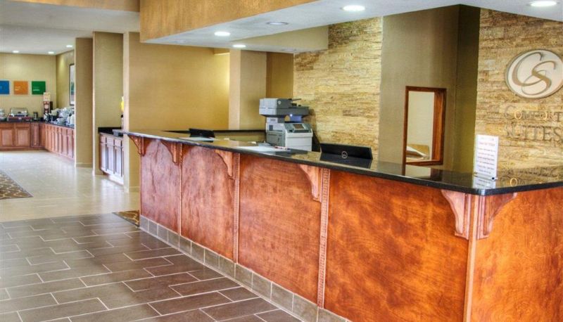 Sala - Comfort Suites Plymouth near US-30