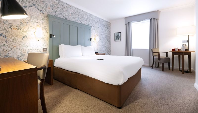 Camera - MILFORD HALL SALISBURY by IHG