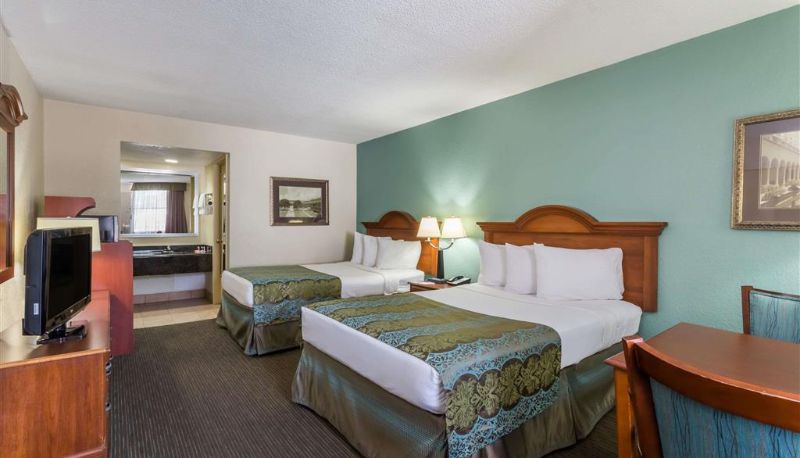Zimmer - Baymont by Wyndham Sarasota