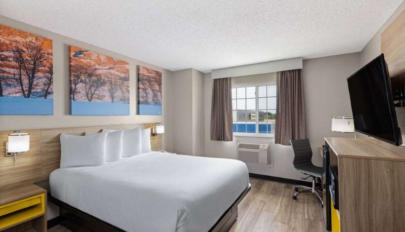 Zimmer - Days Inn by Wyndham Miami