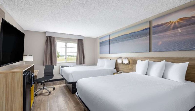 Zimmer - Days Inn by Wyndham Miami