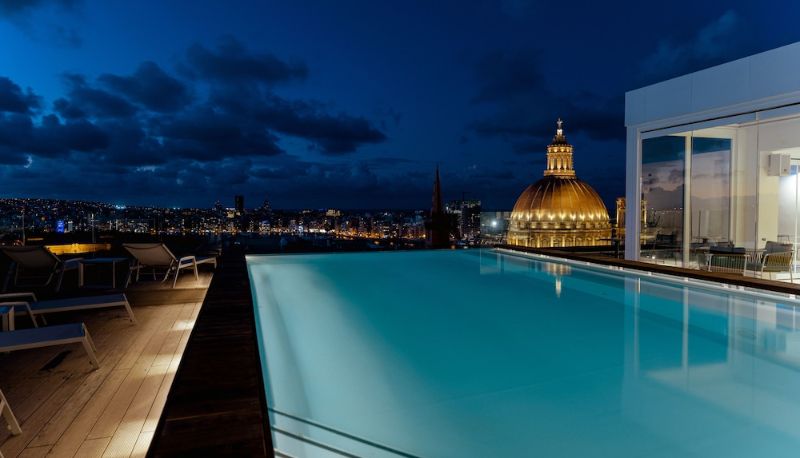Piscina - The Embassy Valletta Hotel