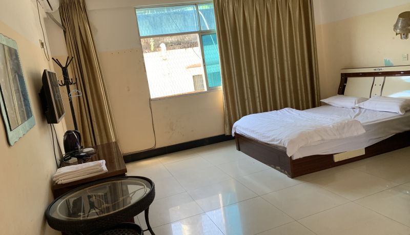 Camera - Golden Peacock Hotel