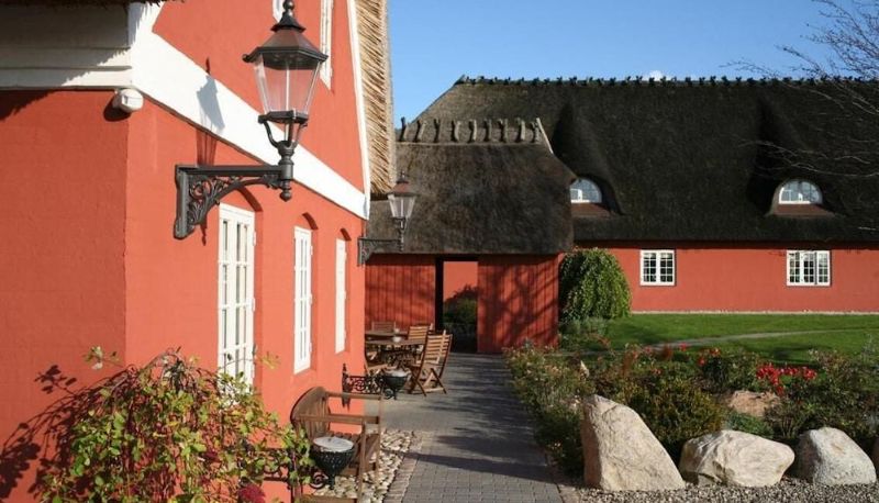 Buitenruimte van het hotel - TYRSTRUP KRO
