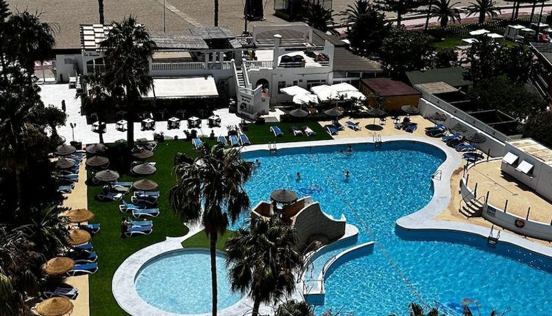 Piscina - Hotel Bahia Serena